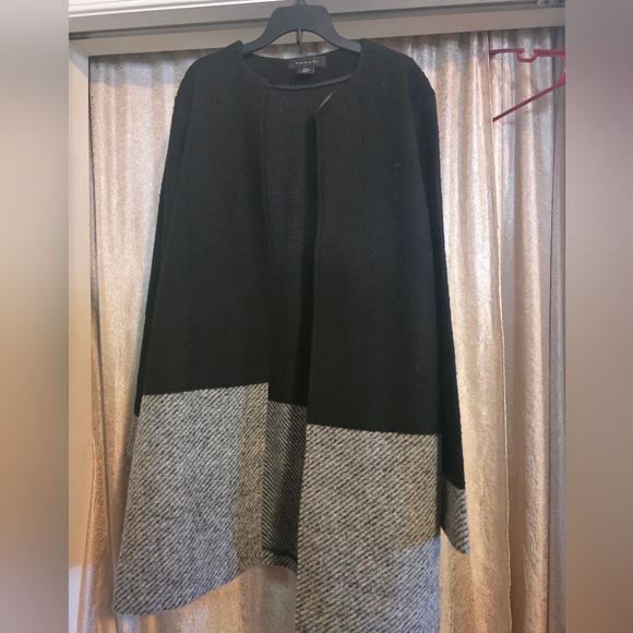 Tahari Sweaters - Black & Grey Tahari Sweater